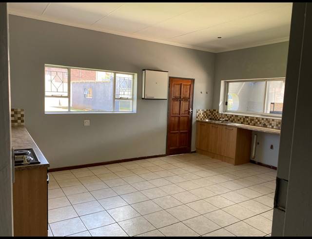 1,000M² INVESTMENT FOR SALE IN BENONI NORTH